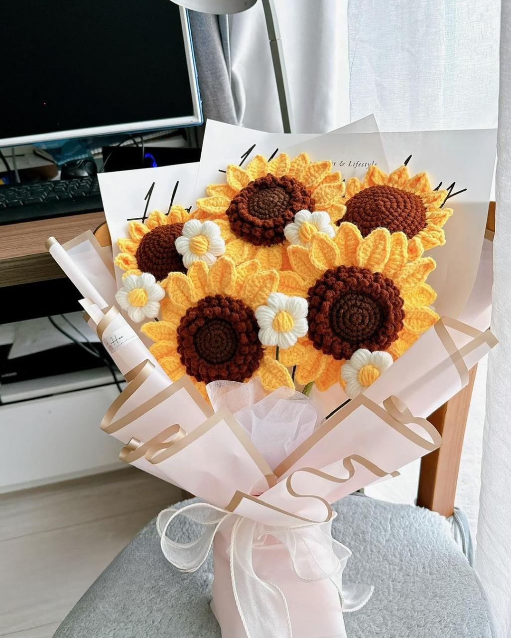 Hoa hướng dương len là một trong những sản phẩm được ưa chuộng Hoa hướng dương len là một trong những sản phẩm được ưa chuộng