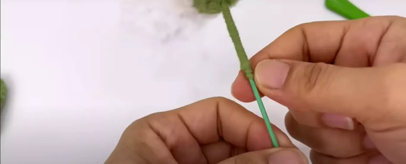Bước 5: Tạo hình phần thân của hoa Tạo hình phần thân của hoa