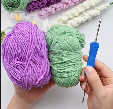 Các nguyên liệu cần chuẩn bị để móc len hoa lavender Các nguyên liệu cần chuẩn bị để móc len hoa lavender