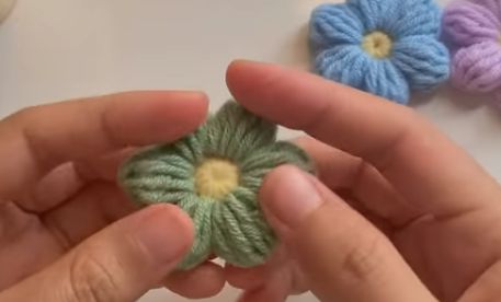 Khám Phá Cách Móc Hoa Len 6 Cánh Đầy Sắc Màu 16 hoa len 6 canh hoan thien
