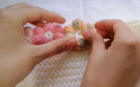 Cách Móc Túi Len Hoa Cúc Siêu Xinh Cho Các Nàng 8 moc cac bong hoa tren tui