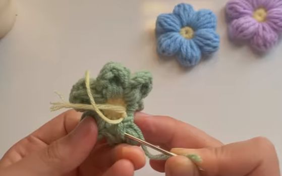 Khám Phá Cách Móc Hoa Len 6 Cánh Đầy Sắc Màu 15 moc canh 6 hoa len