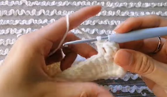 Cách Móc Túi Len Hoa Cúc Siêu Xinh Cho Các Nàng 7 moc phan day tui len hoa