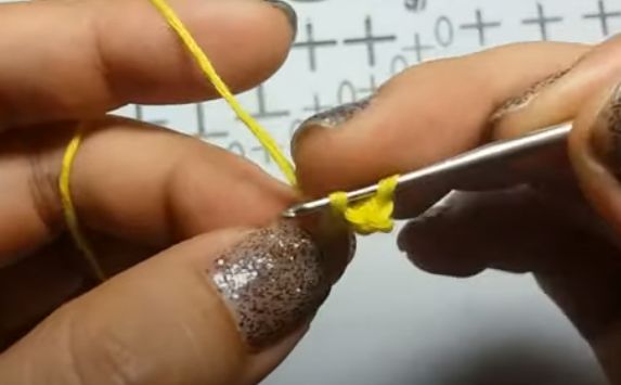 Hướng Dẫn Cách Móc Hoa Mai Bằng Len Cho Ngày Tết 11 Móc vòng tròn nhỏ