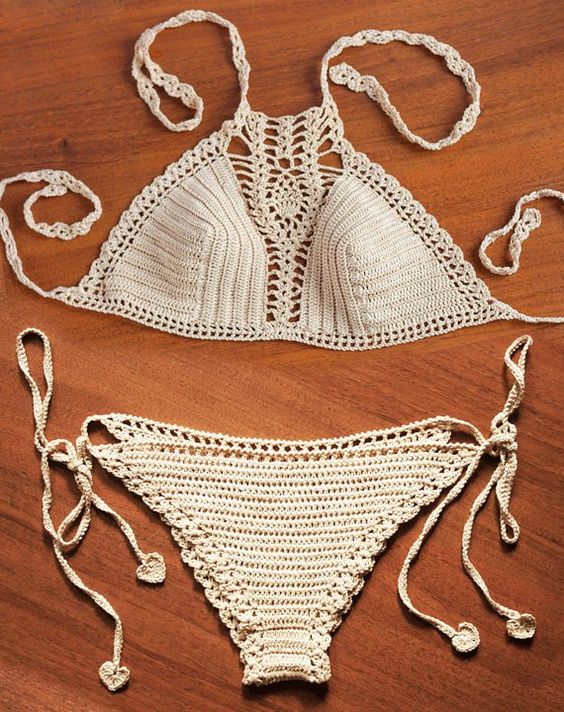 Bikini len 2 mảnh cổ yếm