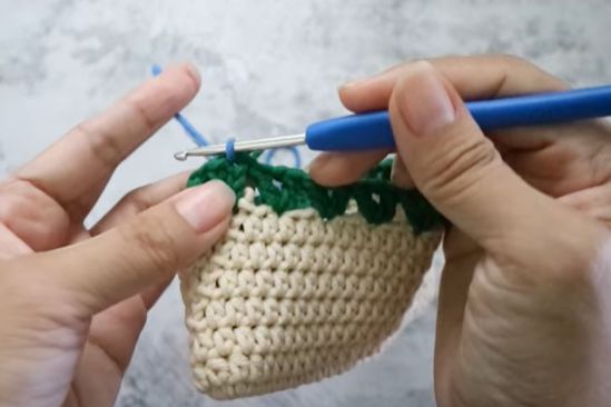 Hướng Dẫn Cách Móc Ví Cầm Tay Bằng Len Xinh Xắn 13 buoc 2 cat len va doi sang len mau khac