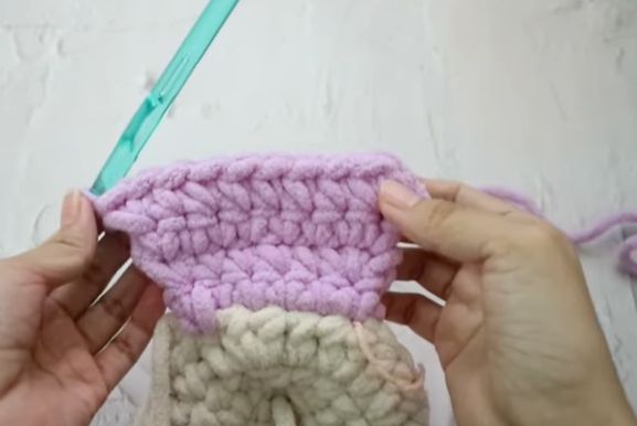 Cách Móc Túi Len Hình Bông Hoa Cúc Bằng Len Nhung Đũa 12 moc canh tui hoa len