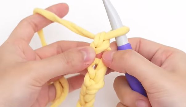 Cách Móc Túi Xách Bằng Len Nhung Đũa Xinh Xắn Cho Bạn Nữ 9 moc tui bang len nhung dua buoc 1